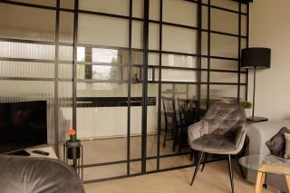 Luxurious, Spacious, Modern Gem. Great Location ! - 1