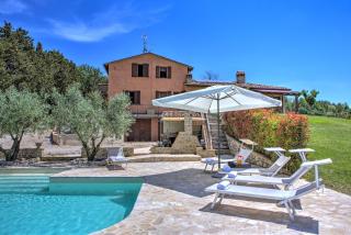 Villa San Lorenzo - Hilltop Villa With Private Pool, Jacuzzi & AirCO - Montone - 3