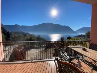 Big Apartment With Lake View and Two Bedrooms - Sala Comacina - 0