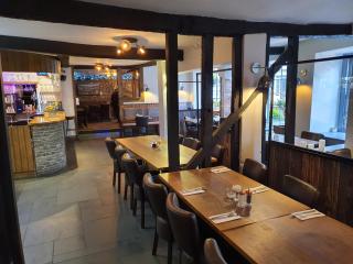 Dragon Inn - Crickhowell - 8
