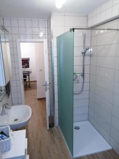 Ebenerdige Ferienwohnung mit großer Terrasse in der Nähe des Waldes, zum wohlfühlen - Schoneck - 8