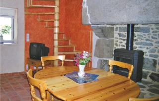 Stunning Home In Bréhand With Wifi - 1