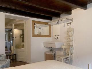 Fascinating central hideaway in a physicist’s home - 5