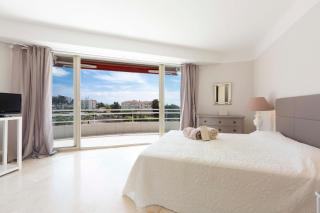 Appartement entièrement équipé de 105 m2 avec vue mer et collines - Cannes - 3
