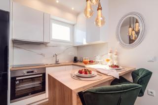 Maison Downtown Luxury Apartments! - 2