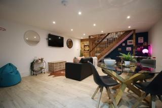 Exquisite Clifton Gem - Football table - Bristol - 0