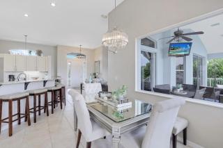 Spectacular waterfront home with pool, spa and dock - 2