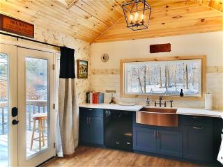 Charming 120-year-old farmhouse by the creek. - Starlight - 1