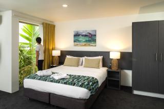 Carnmore Hotel Takapuna - 6