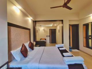 Hotel Ashwin Igatpuri, Pure Veg & Jain Food - Igatpuri - 9