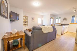 Storm Bay, Modern 1 Bed Suite and Chefs Kitchen - 1