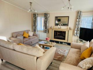 Rowan Lodge with Hot Tub - 3