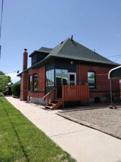 Quiet FULL-SIZE bed close to town 420 friendly - 8