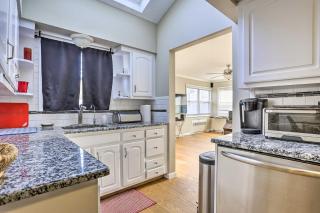 Long Island Apt with Shared Yard, Near Golfing! - 5