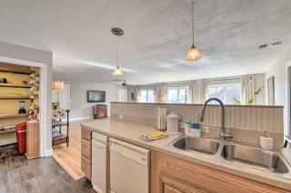 Scenic Pet-Friendly House with Private Hot Tub! - Waynesville - 3