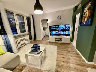 HOLIDAY metro fast WiFi TV’70 Netflix HBO AppleTV - Varsavia - 2
