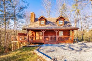 Yogis Lair, Hot Tub, Foosball, WIFI, 1089 FREE tickets each paid day, Dollywood and More - Gatlinburg - 0