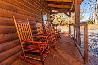 Yogis Lair, Hot Tub, Foosball, WIFI, 1089 FREE tickets each paid day, Dollywood and More - Gatlinburg - 6