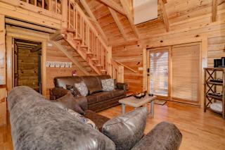 Yogis Lair, Hot Tub, Foosball, WIFI, 1089 FREE tickets each paid day, Dollywood and More - Gatlinburg - 1