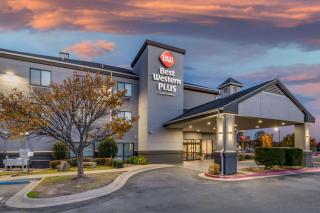 Best Western Plus Castlerock Inn & Suites - Bentonville - 1