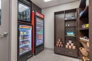 Best Western Plus Castlerock Inn & Suites - Bentonville - 2
