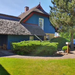 "Leuchtturmhaus" by Ferienhaus Strandgut - Born - 9
