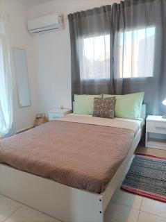 Home Away From Home - Ixia - 5