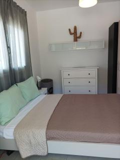 Home Away From Home - Ixia - 2