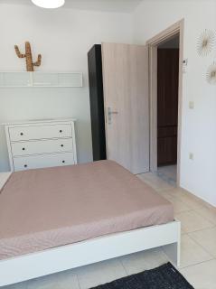 Home Away From Home - Ixia - 8
