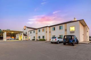 Econo Lodge Belle Fourche - 9