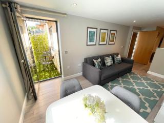 Urban Living's - The Wesley Beautiful City Centre Apartment with Balcony - Oxford - 8