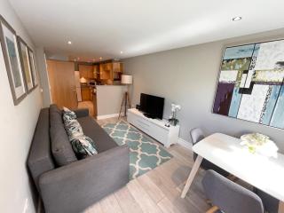 Urban Living's - The Wesley Beautiful City Centre Apartment with Balcony - Oxford - 3