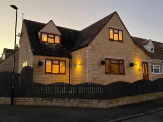 Luxurious 4 bedroom home in the heart of the Cotswolds with Hot Tub! - 0