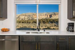 Painted Cliffs-Hot Tub, Amazing Views Between Zion and Bryce - Orderville - 5