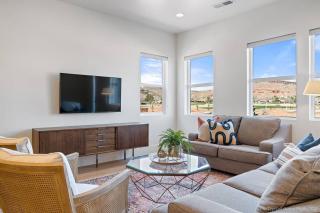 Villa #23 Brand New! Ping Pong Table! Pool! Hot Tub! - St. George - 4
