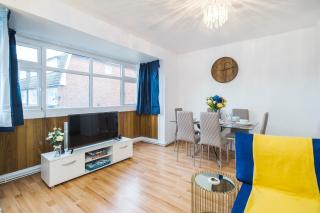 Spacious 3 Bed 1 Bath Hse w guest toilet w parking Near Excel - E16 - Londra - 7