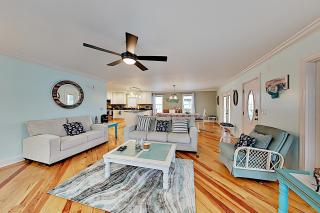 Spacious Beach Retreat - 6
