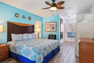 Malibu Resort Motel - St Pete Beach - 4