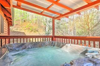 Deck and Game Room Creekside Cabin in Sevierville - 7
