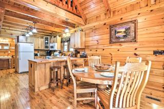 Deck and Game Room Creekside Cabin in Sevierville - Sevierville - 4