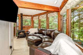 Cozy Tree & Ski House - 9