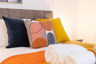 Contractor Base - City Centre - TVs in All Rooms - 7