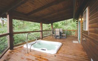 Evergreen Cabin by Amish Country Lodging - Millersburg - 4