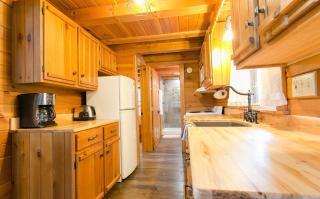 Evergreen Cabin by Amish Country Lodging - Millersburg - 2