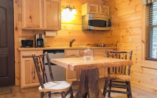 Lofty Willows Treehouse by Amish Country Lodging - Millersburg - 4