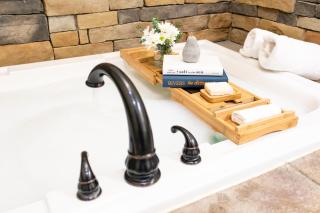 Village Dreams Cottage by Amish Country Lodging - Berlin - 1