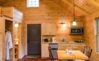 Whispering Pines Treehouse by Amish Country Lodging - 4