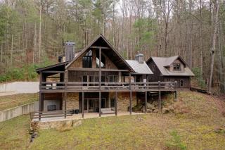 This chalet is luxury and mountain charm all wrapped up in one - 9