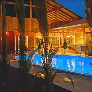 SPA Rossett em Itapoá - Luxo e conforto c piscina, hidromassagem e cromoterapia, p 22 pessoas! - Itapoa - 0