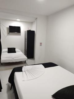 HOTEL BLACK & WHITE - 7